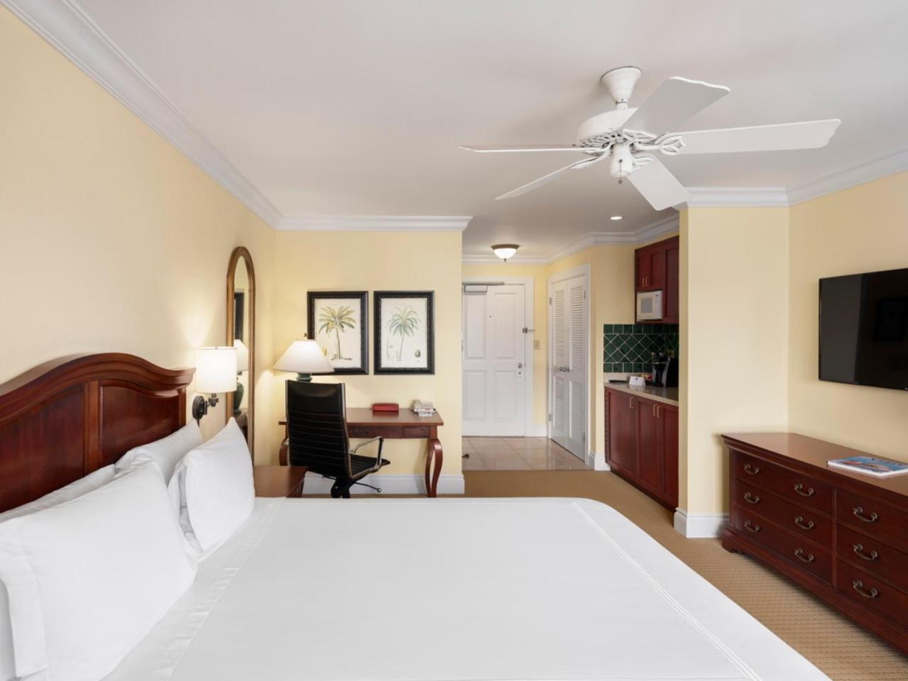Royal Palms Hotel Hamilton City Екстериор снимка