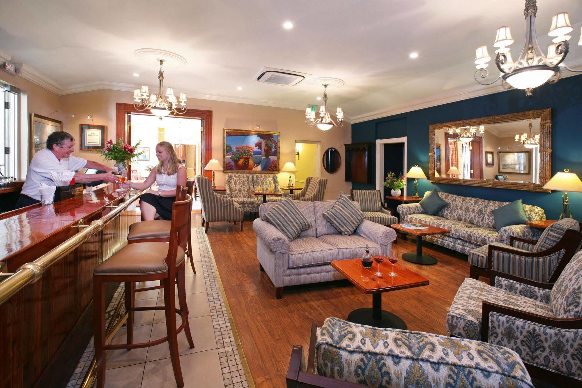 Royal Palms Hotel Hamilton City Екстериор снимка